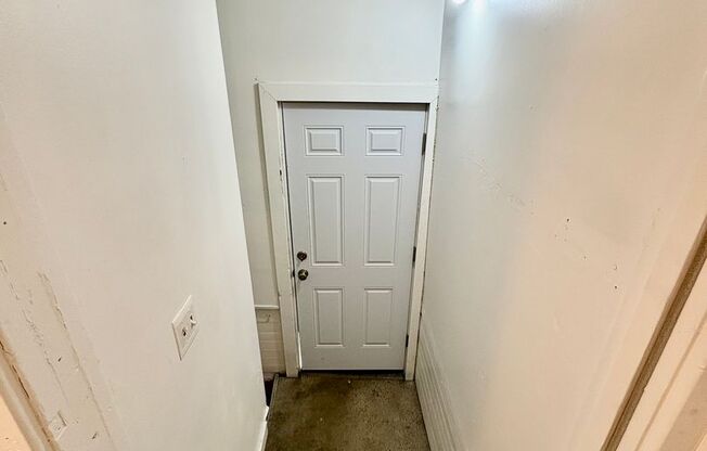 2 beds, 1 bath, $1,400