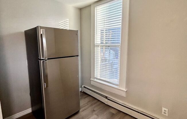 2 beds, 1 bath, 800 sqft, $2,100, Unit 4