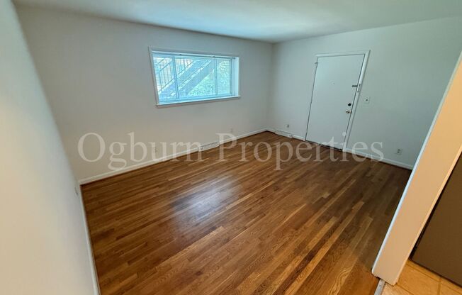 605011 - BALCONY COURT APTS