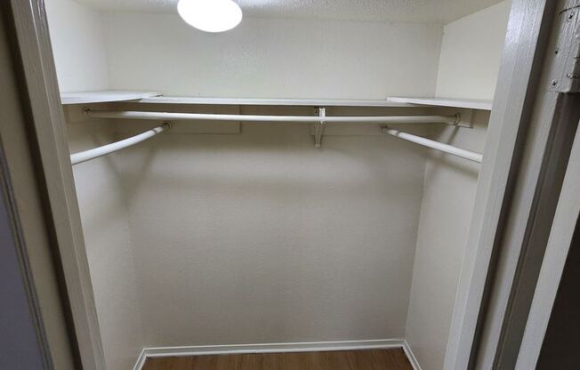 2 beds, 1 bath, 900 sqft, $1,299, Unit LAW15-113