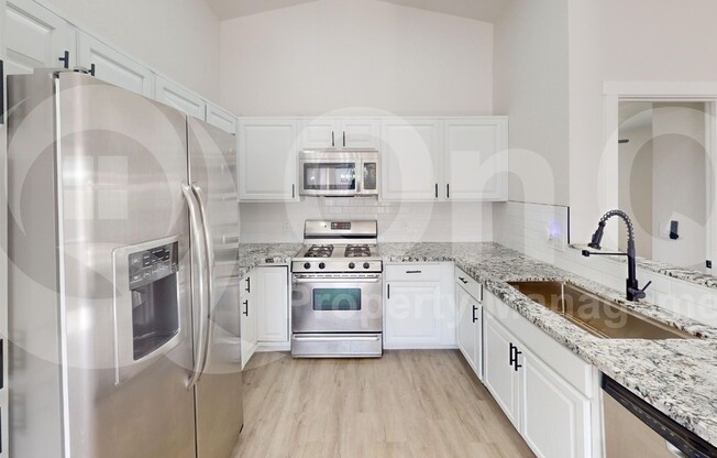 1826 W HOLLAND DR