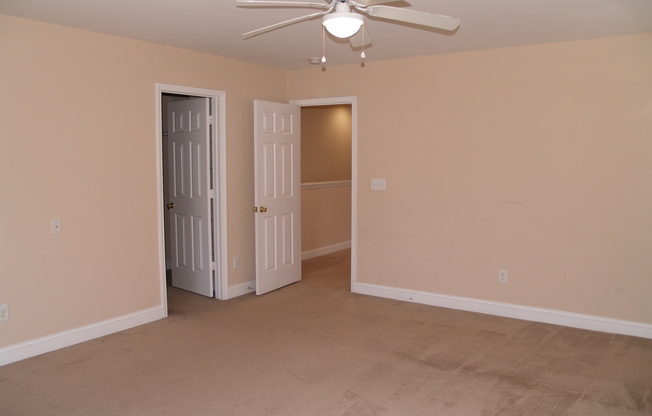 3 beds, 2.5 baths, $1,900, Unit UNIT A