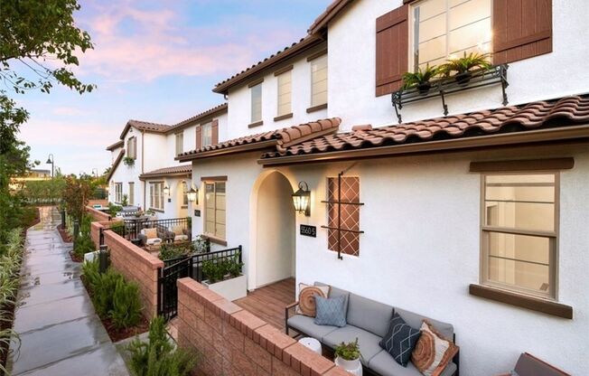 Model house 2 Bedroom  one loft in second floor, 2.5 bath Townhome in Fontana