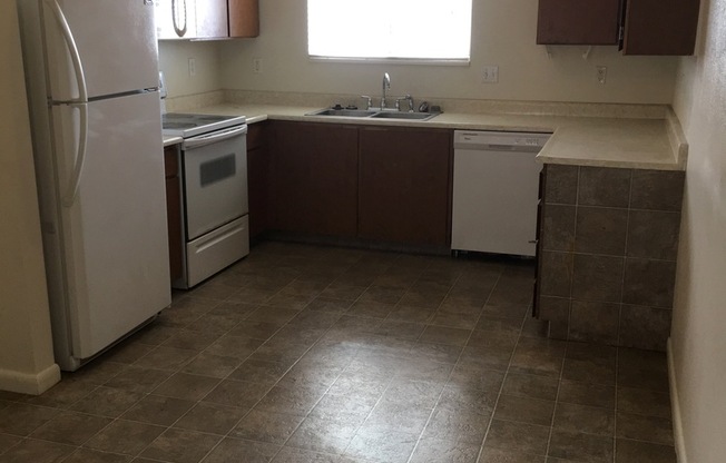 3 beds, 1 bath, $1,195