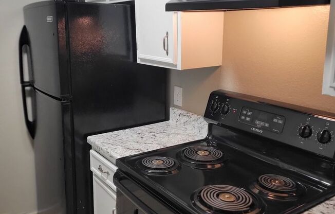 2 beds, 1.5 baths, 927 sqft, $945
