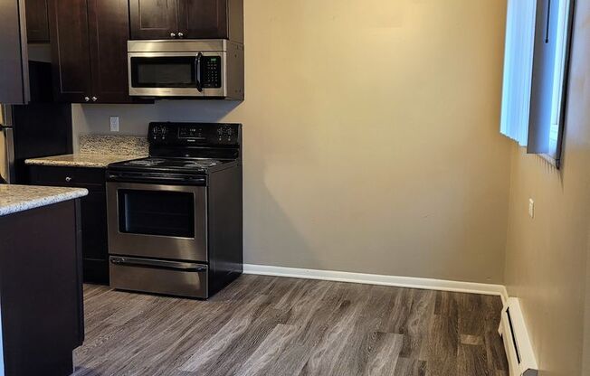 2 beds, 1 bath, 720 sqft, $1,309, Unit 301