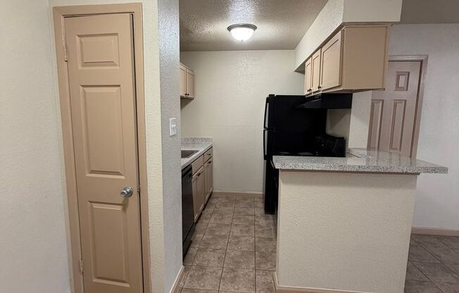1 bed, 1 bath, 682 sqft, $905, Unit 413