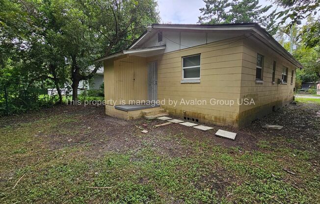 3 beds, 1 bath, $1,075