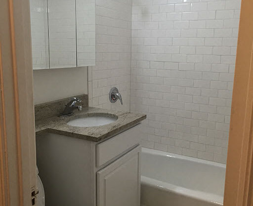 Classic Bathroom Features 14 West Elm Apartments, Chicago