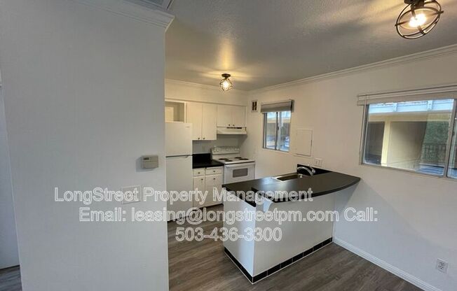 851 SW BROADWAY DR