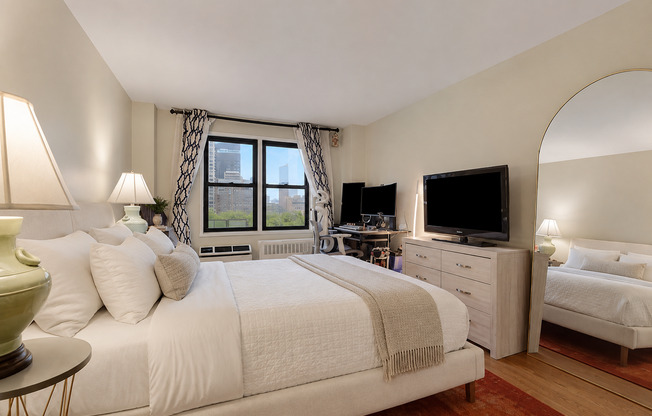 1 bed, 1 bath, 725 sqft, $4,500, Unit 10B