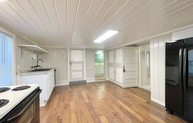 MIDTOWN / ICE BLOCKS Spacious 2 Bed 1.5 Bath Duplex in Great Location! 1915 1/2 18th St