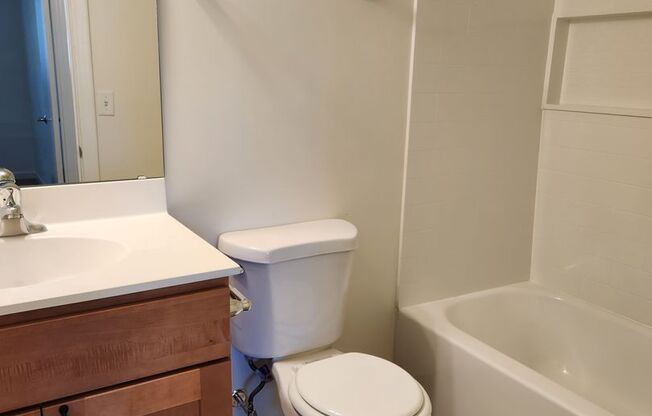 2 beds, 1 bath, 878 sqft, $1,285, Unit WY09013