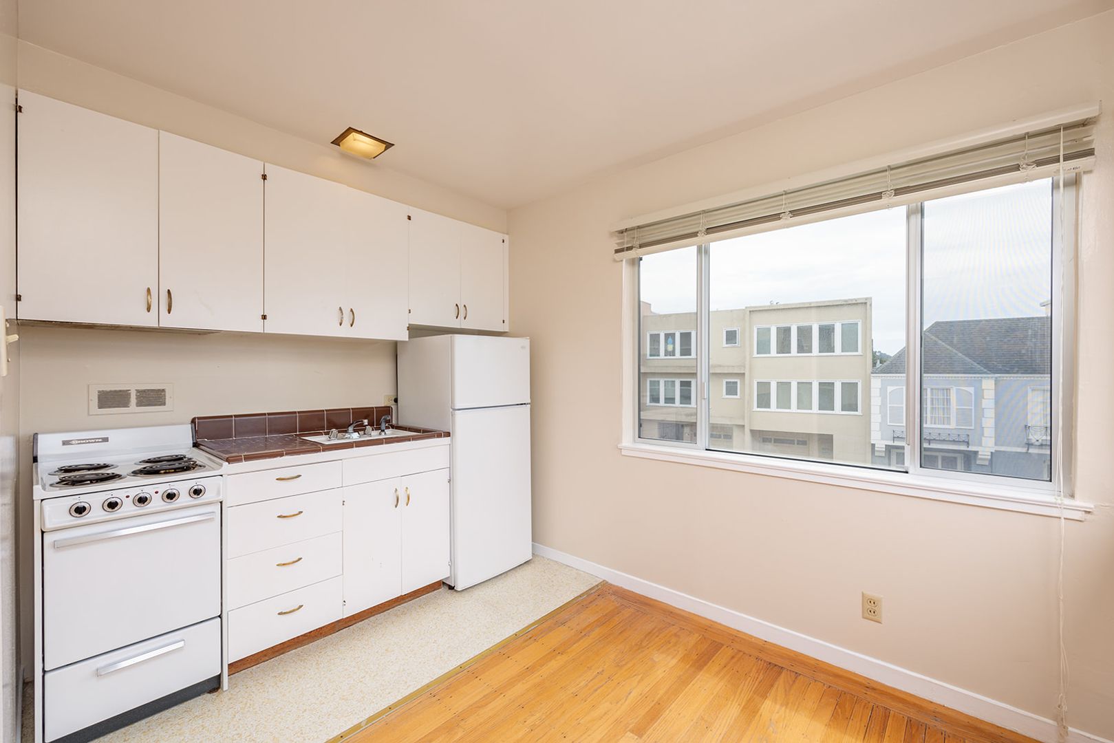 600 Laurel Street (388r)