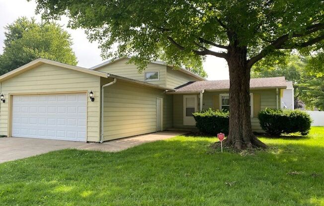 Beautiful 3 bedroom/2 bath home in South West Champaign!