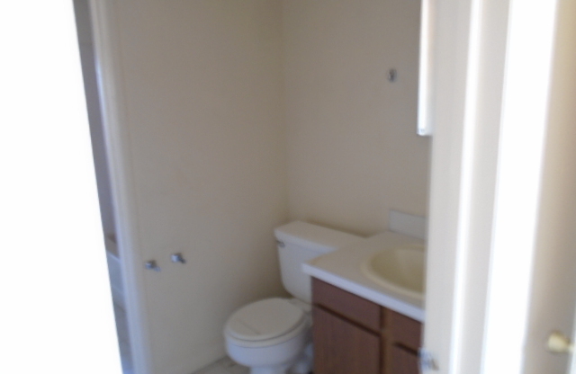 2 beds, 1 bath, $995