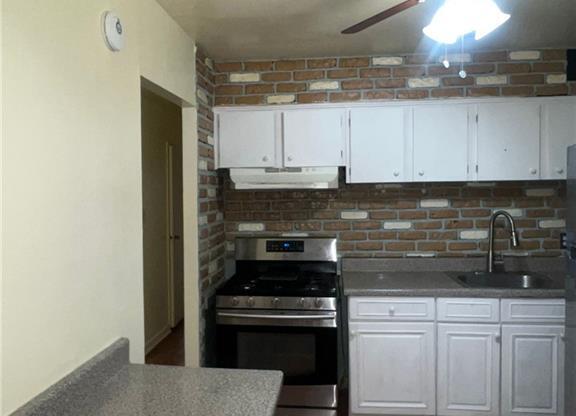 2 beds, 1 bath, 1,200 sqft, $2,400