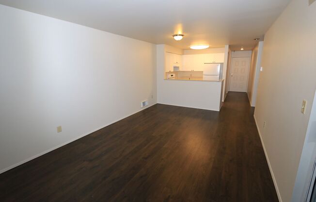 2 beds, 1 bath, 750 sqft, $1,900, Unit 4