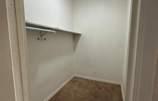 Spacious 4-Bedroom Duplex Upstairs Unit for Rent in Bernal Heights