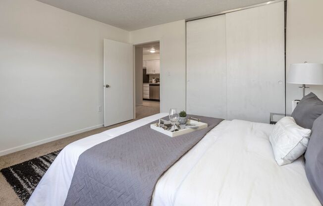 2 beds, 1 bath, 950 sqft, $1,400, Unit 1558 Metzler Drive