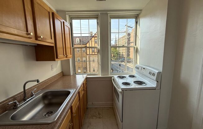 2 beds, 2 baths, 1,303 sqft, $2,200, Unit New King Edward  301