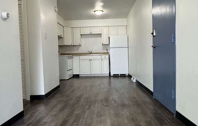 2 beds, 1 bath, 880 sqft, $950, Unit 5133-6