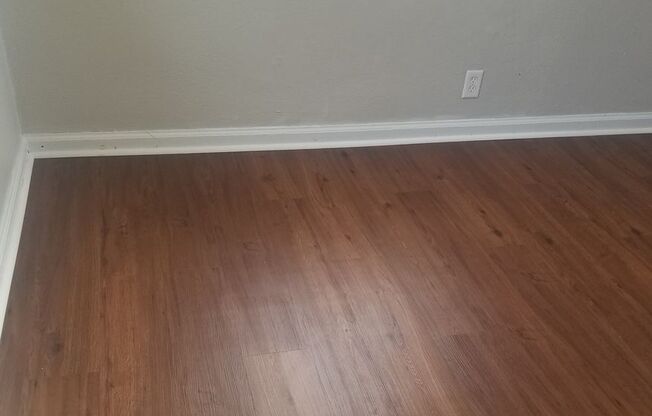 2 beds, 1 bath, $900