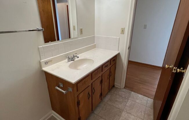 2 beds, 1 bath, 903 sqft, $1,150, Unit B-10