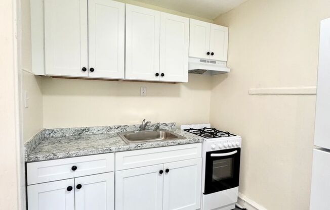 1 bed, 1 bath, $1,095, Unit E5