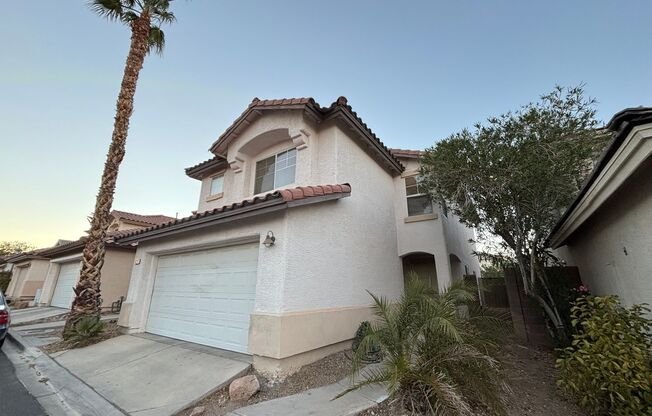 Gorgeous 3 bed / 2.5 bath, 2 story home nestled in Summerlin subdivision!