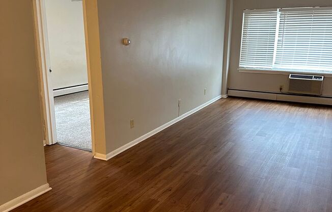 1 bed, 1 bath, 700 sqft, $1,295, Unit 309(R)