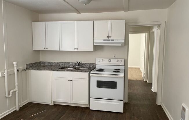 2 beds, 1 bath, $895