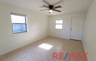 2 beds, 1 bath, 840 sqft, $800, Unit 300 S Grant -A