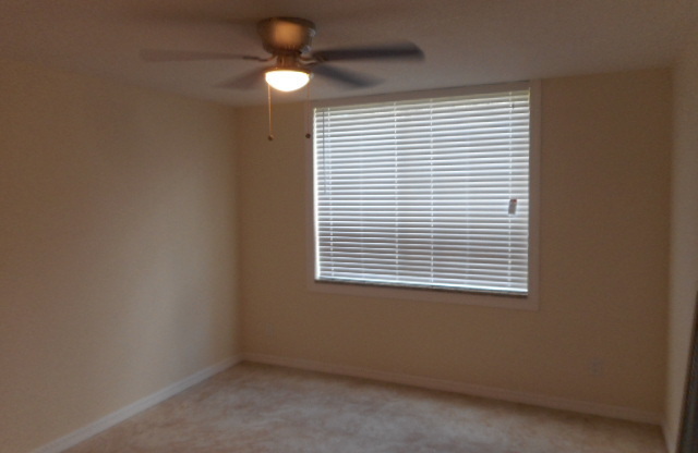 1st Floor Unit overlooking the Preserve- 2/2 Condo in the Enclave