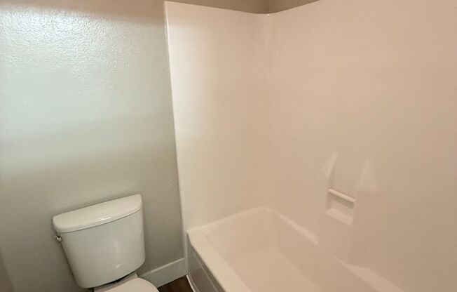 1 bed, 1 bath, 714 sqft, $1,695, Unit 016