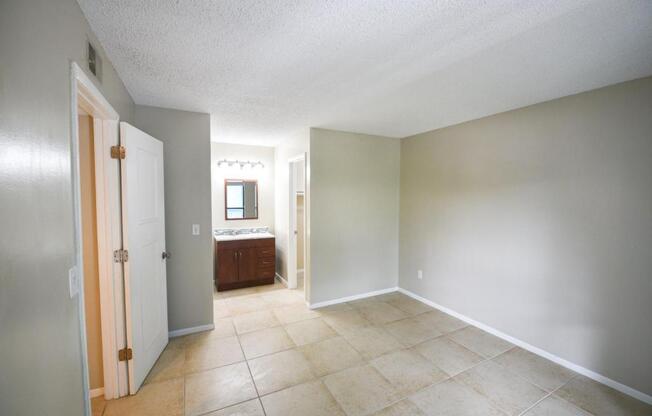 2 beds, 2 baths, 898 sqft, $1,950