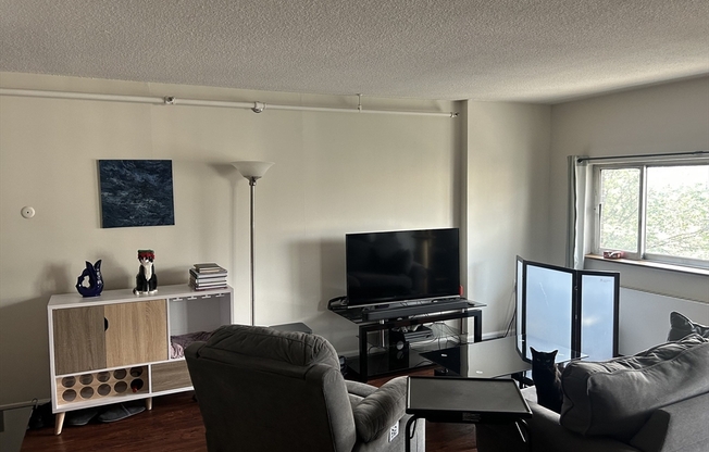 1 bed, 1.5 baths, 700 sqft, $2,950, Unit 503