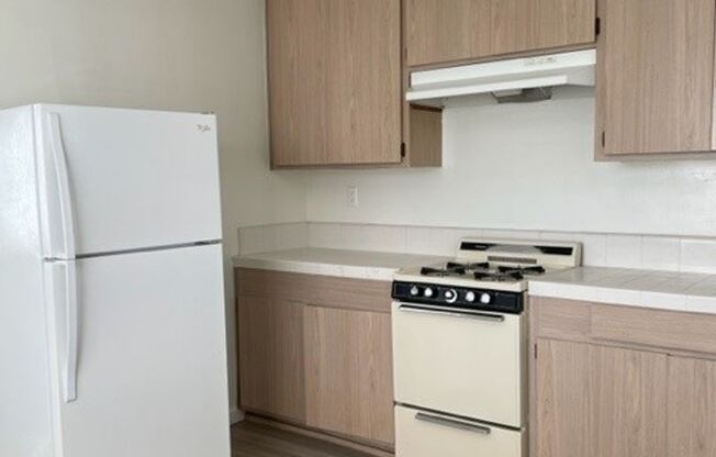 1 bed, 1 bath, 700 sqft, $2,400