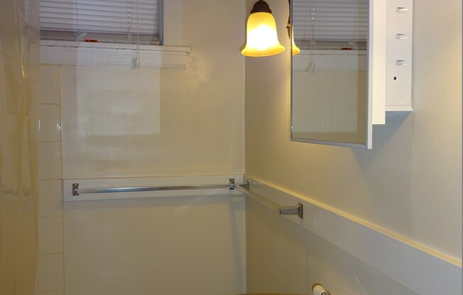 2 beds, 1 bath, 855 sqft, $1,200, Unit B2