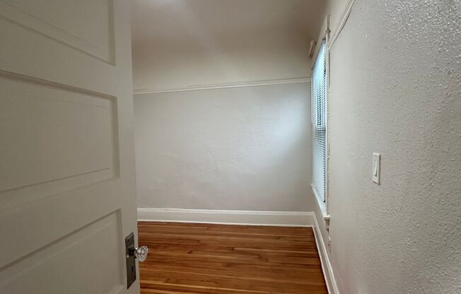 Studio, 1 bath, 300 sqft, $950, Unit 314