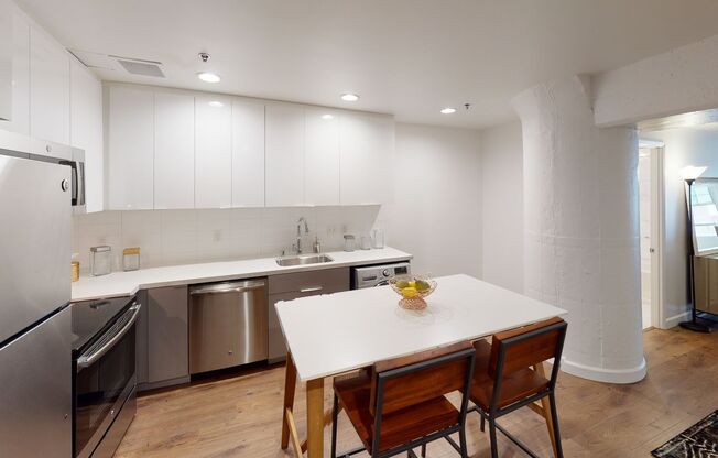 Studio, 1 bath, 616 sqft, $1,914.17, Unit L25