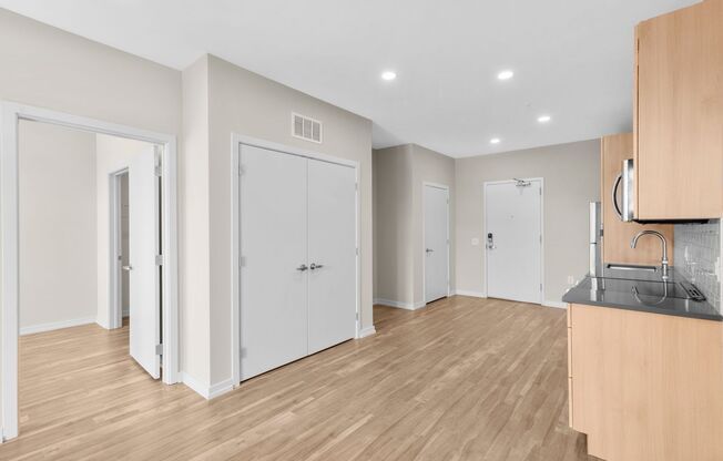 1 bed, 1 bath, 614 sqft, $2,120, Unit 423