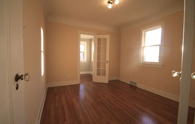 2 beds, 1 bath, $1,595