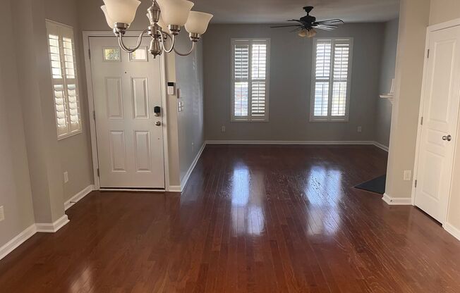 Spacious 2BR/3BA Townhome in Rennaisance Park near Downtown Raleigh