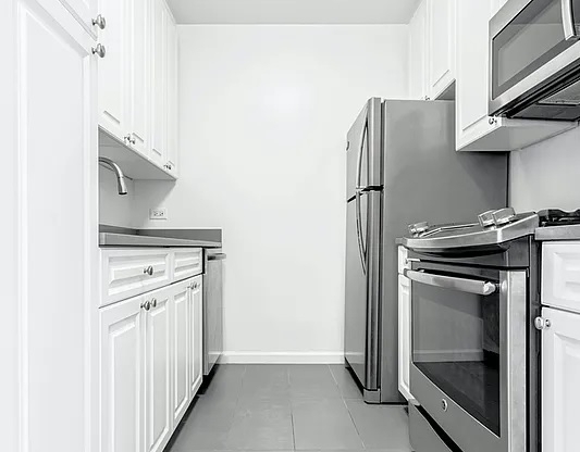 1 bed, 1 bath, 688 sqft, $5,900