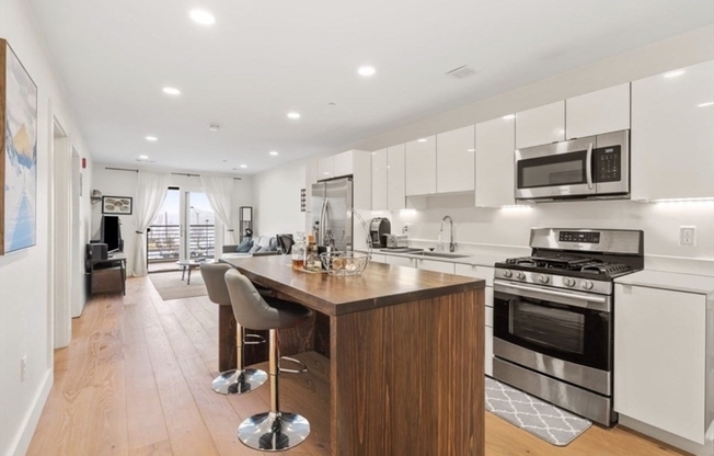 1 bed, 1 bath, 700 sqft, $3,000, Unit 202