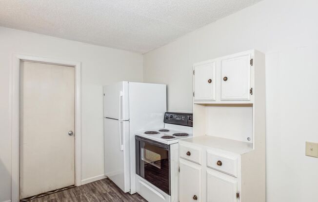 3 beds, 1 bath, $1,185