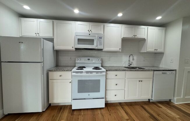 2 beds, 1 bath, 750 sqft, $2,090, Unit 5645 Hobart Street #2