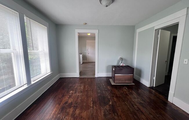 Upper One Bedroom - Close to Downtown Grand Rapids!
