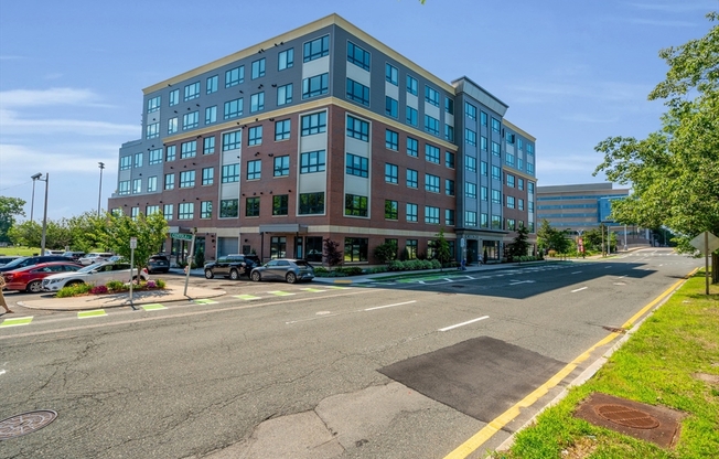 2 beds, 2 baths, 930 sqft, $4,400, Unit 402